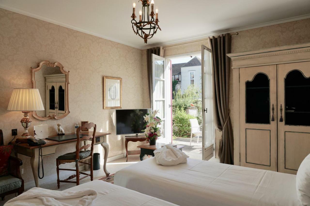 Le Manoir De Gressy Hotel Exterior photo