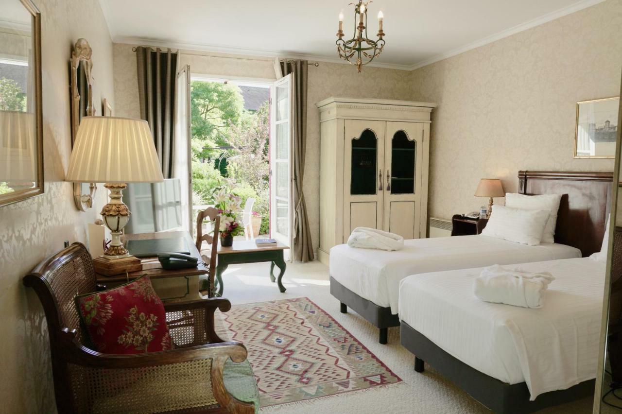 Le Manoir De Gressy Hotel Exterior photo