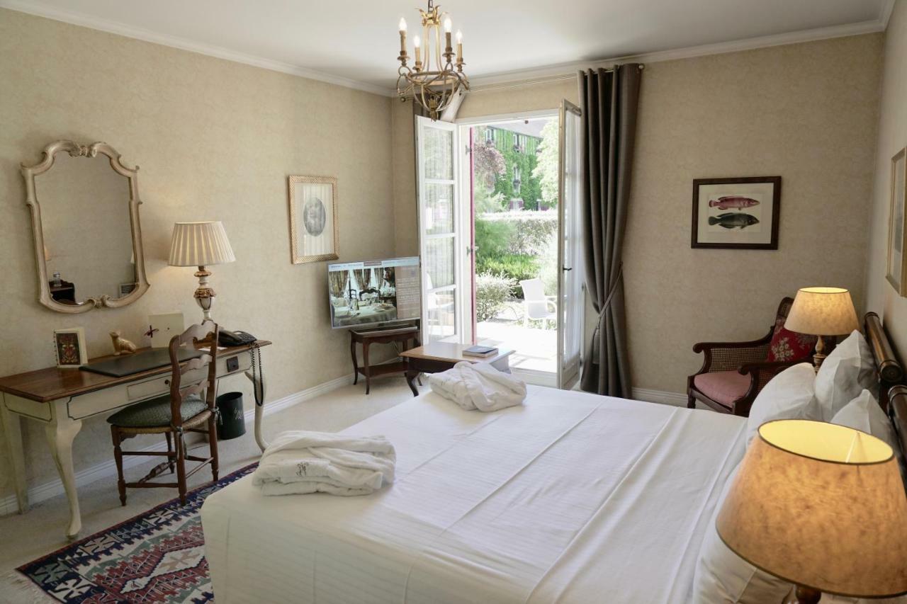 Le Manoir De Gressy Hotel Exterior photo