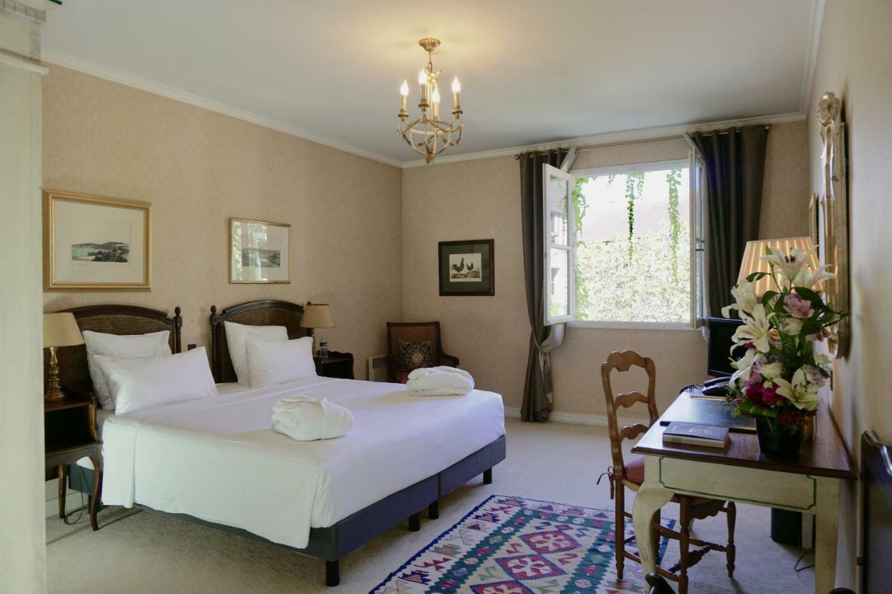 Le Manoir De Gressy Hotel Exterior photo
